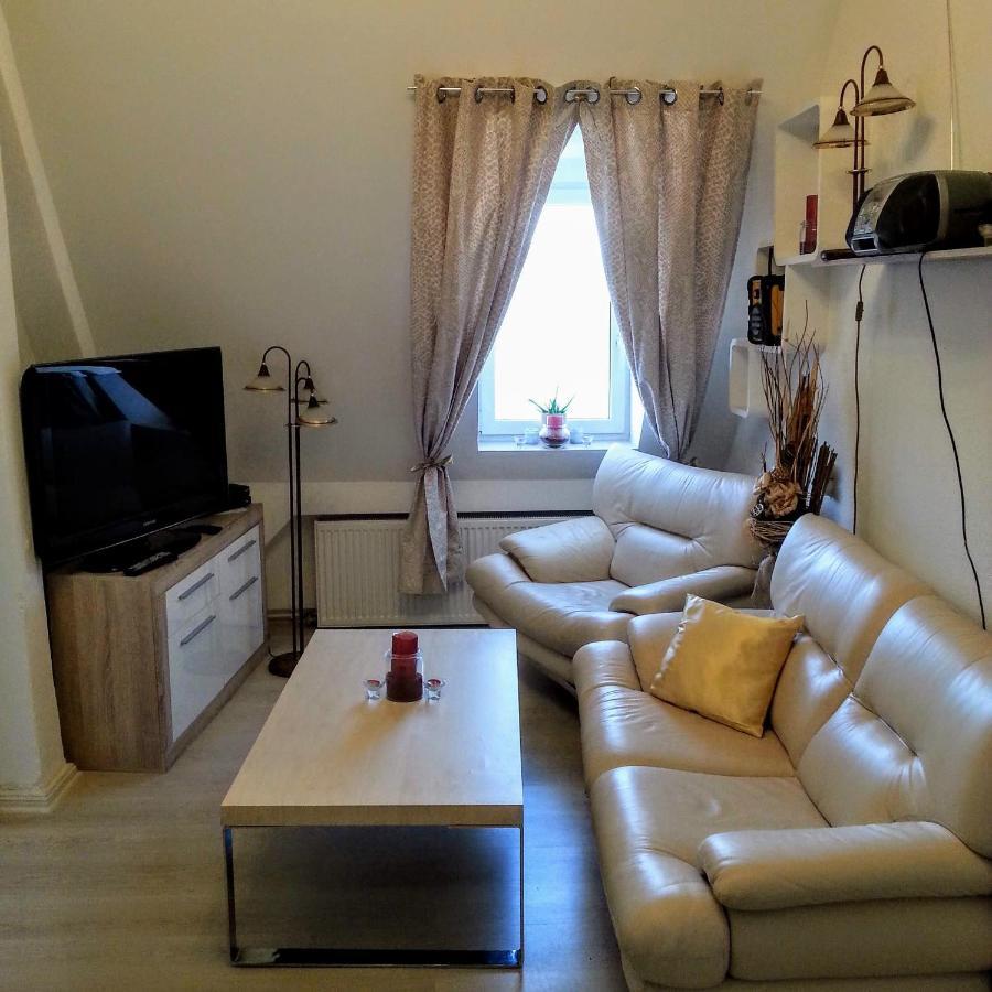 Schwarzer Adler Ferienwohnung Mit 3 Schlafzimmer, Wz, Kueche, Bad Markisch Buchholz Exterior foto